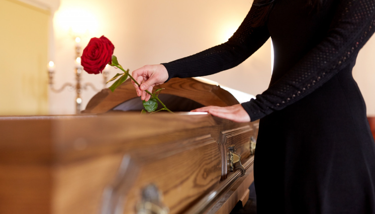 Comment organiser des obsèques sans argent ?